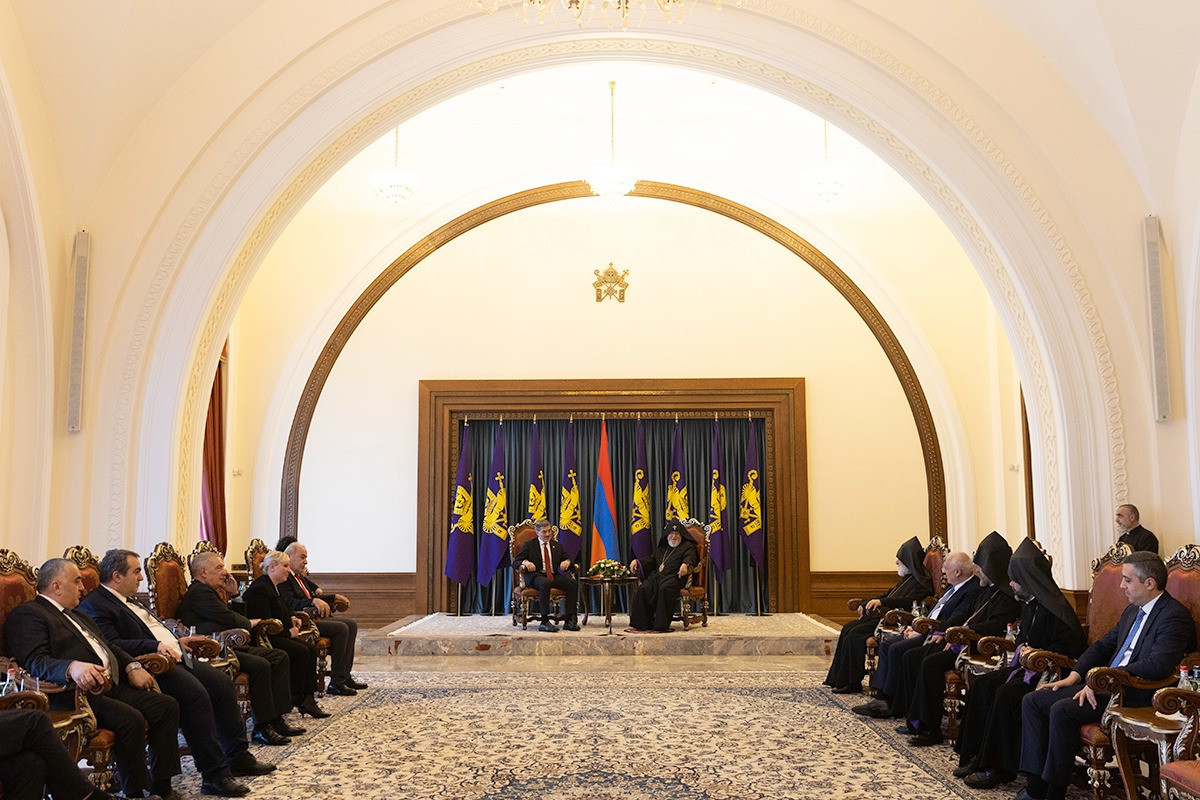 църква