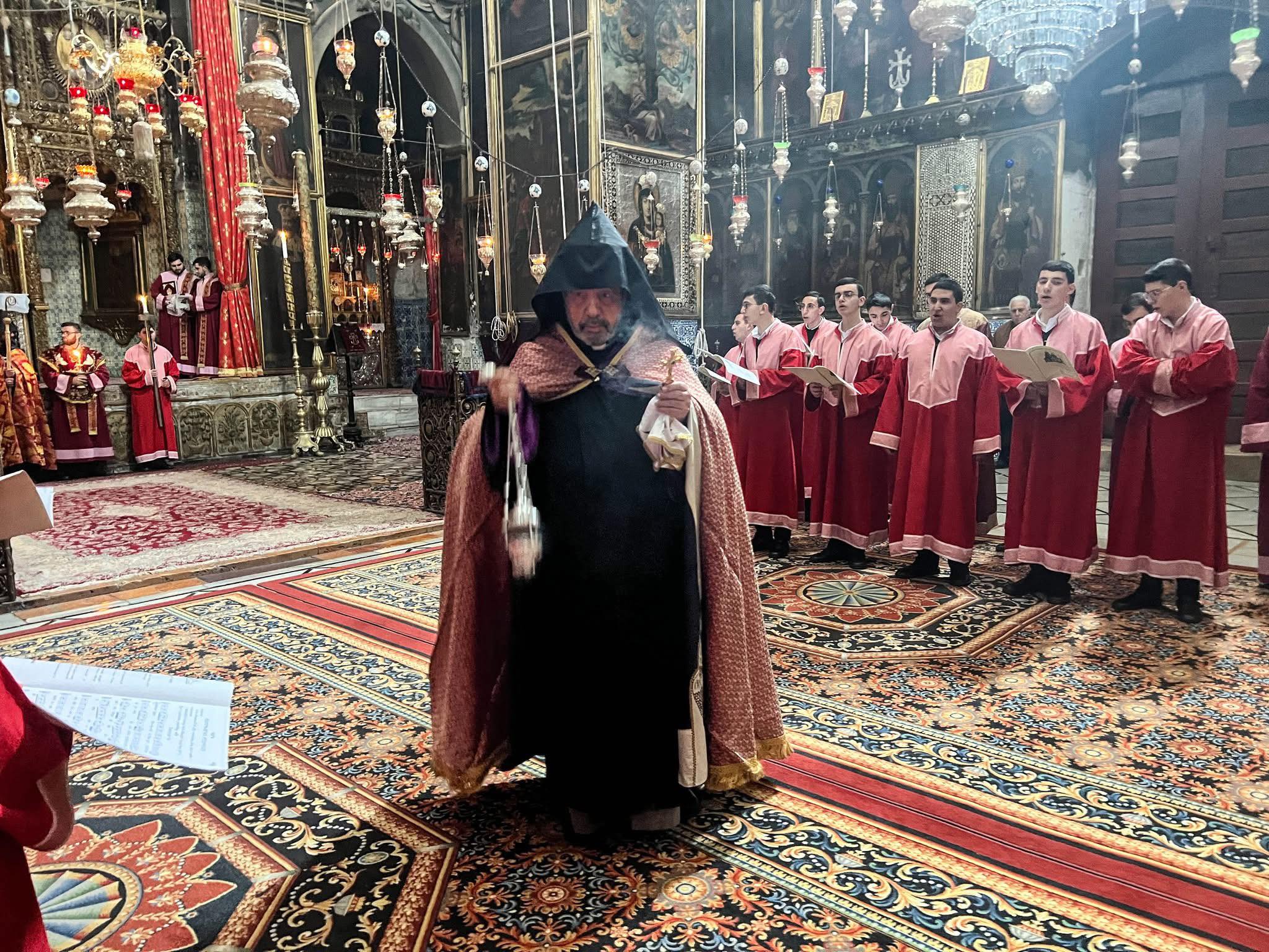 църква