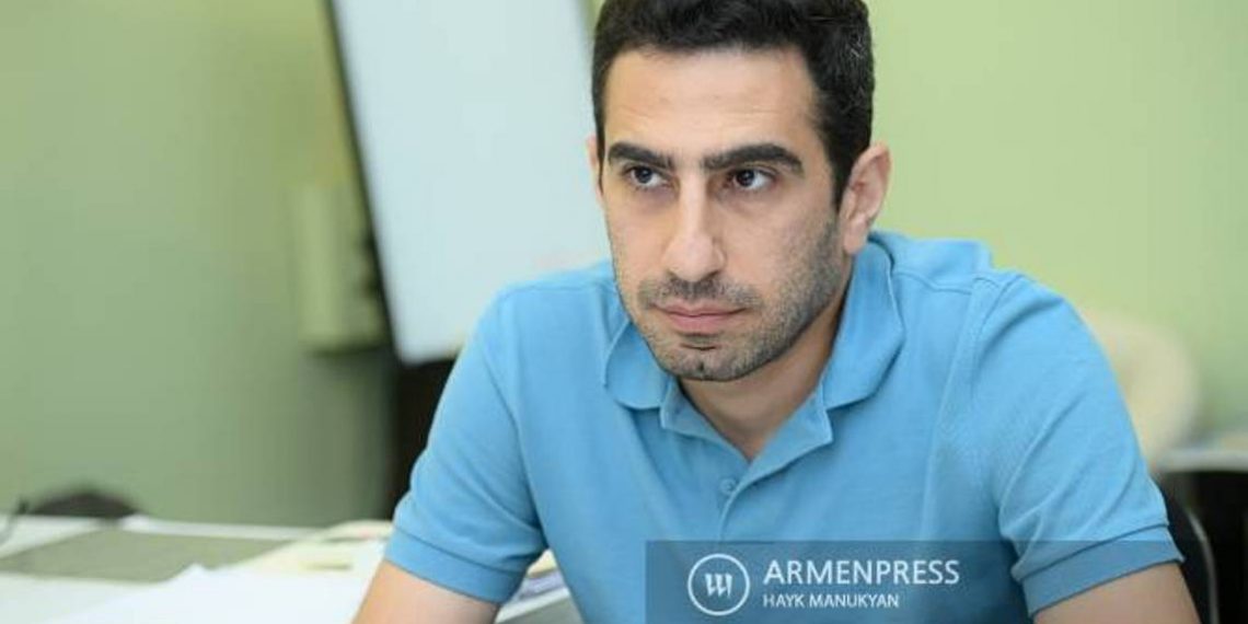 Азнавур