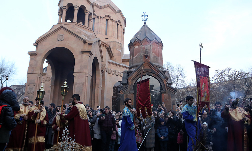 църква